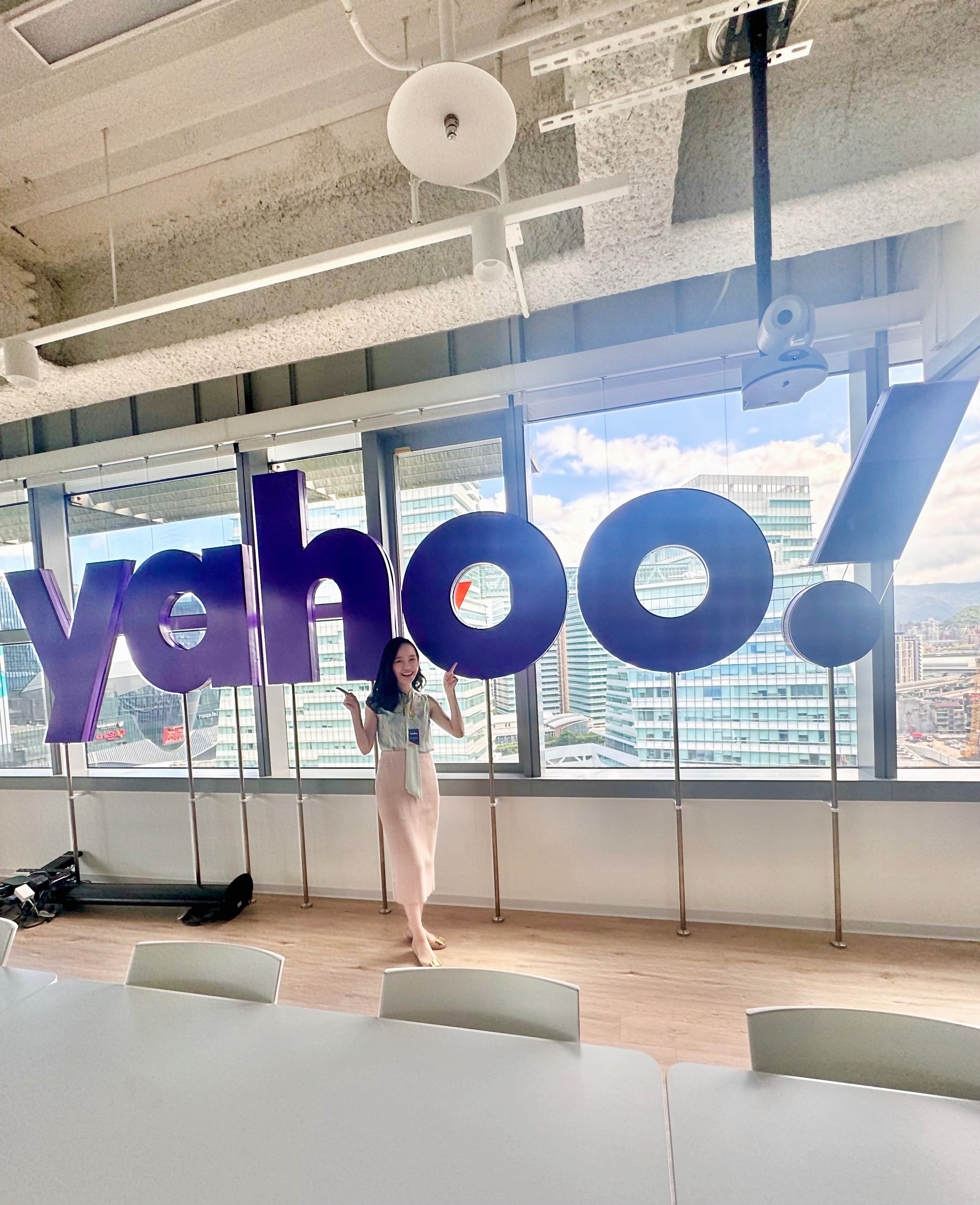 Yahoo Indoor Window Sign